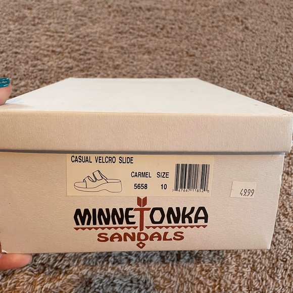 Minnetonka Casual Velcro Slides NEW IN BOX - Picture 5 of 6